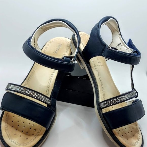 Almost new GEOX leather girls sandals size 33 (US size 2) - Picture 1 of 8